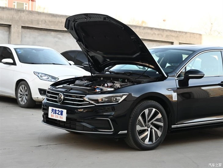 FAW - Volkswagen / Magotan GTE/2022 Luxury Model
